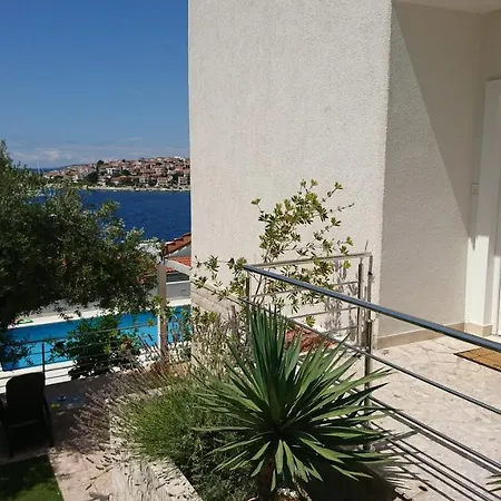 Charming Modern House With The New Swimming Pool - Maya 1 Apartament