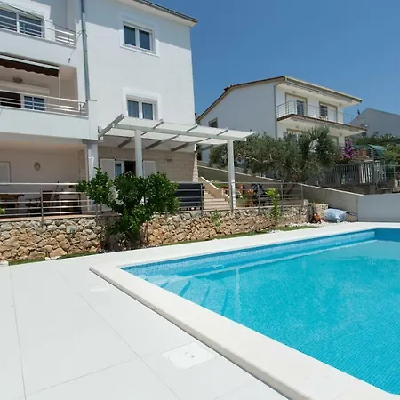 Apartmán Charming Modern House With The New Swimming Pool - Maya 1